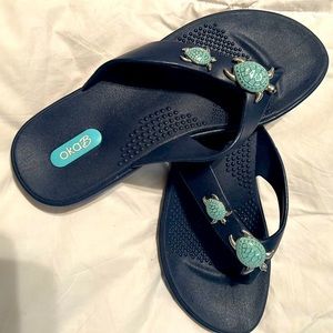 okaB Navy Flip Flops with arch support